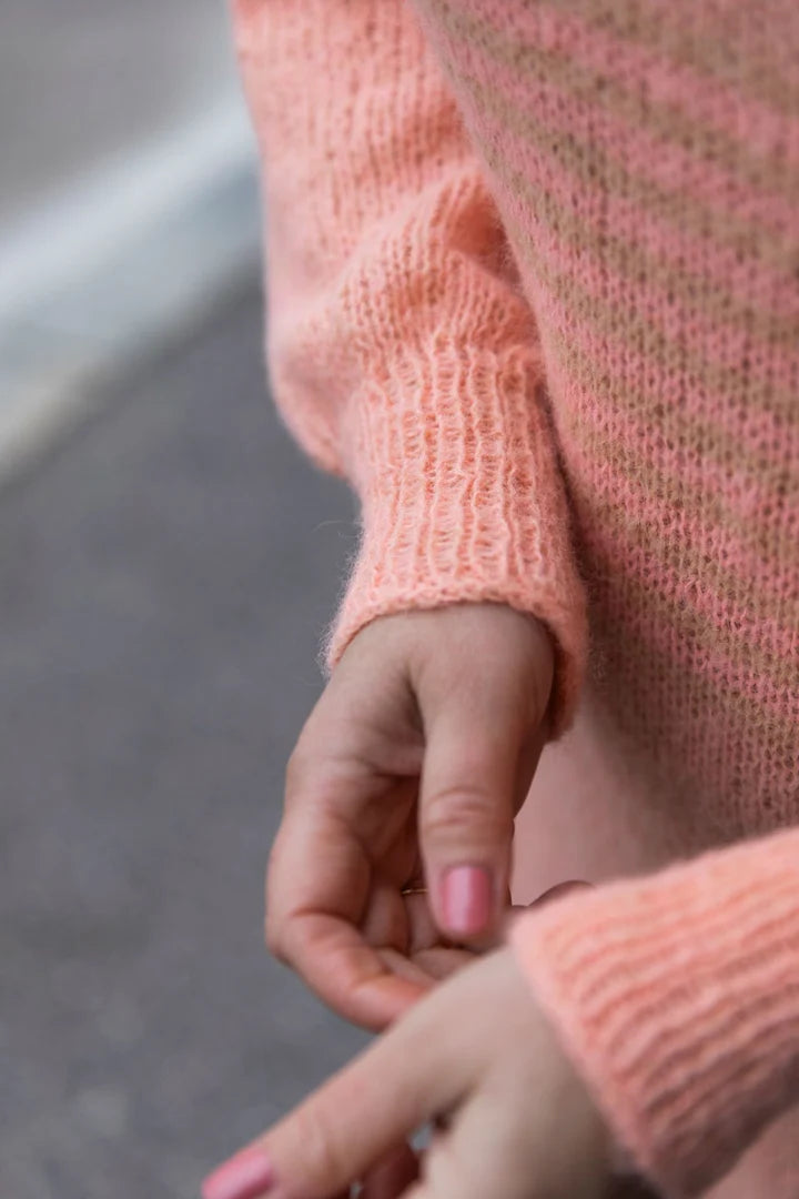 Everyday Knits – Easy Wardrobe Essentials | Paula Narkiniemi