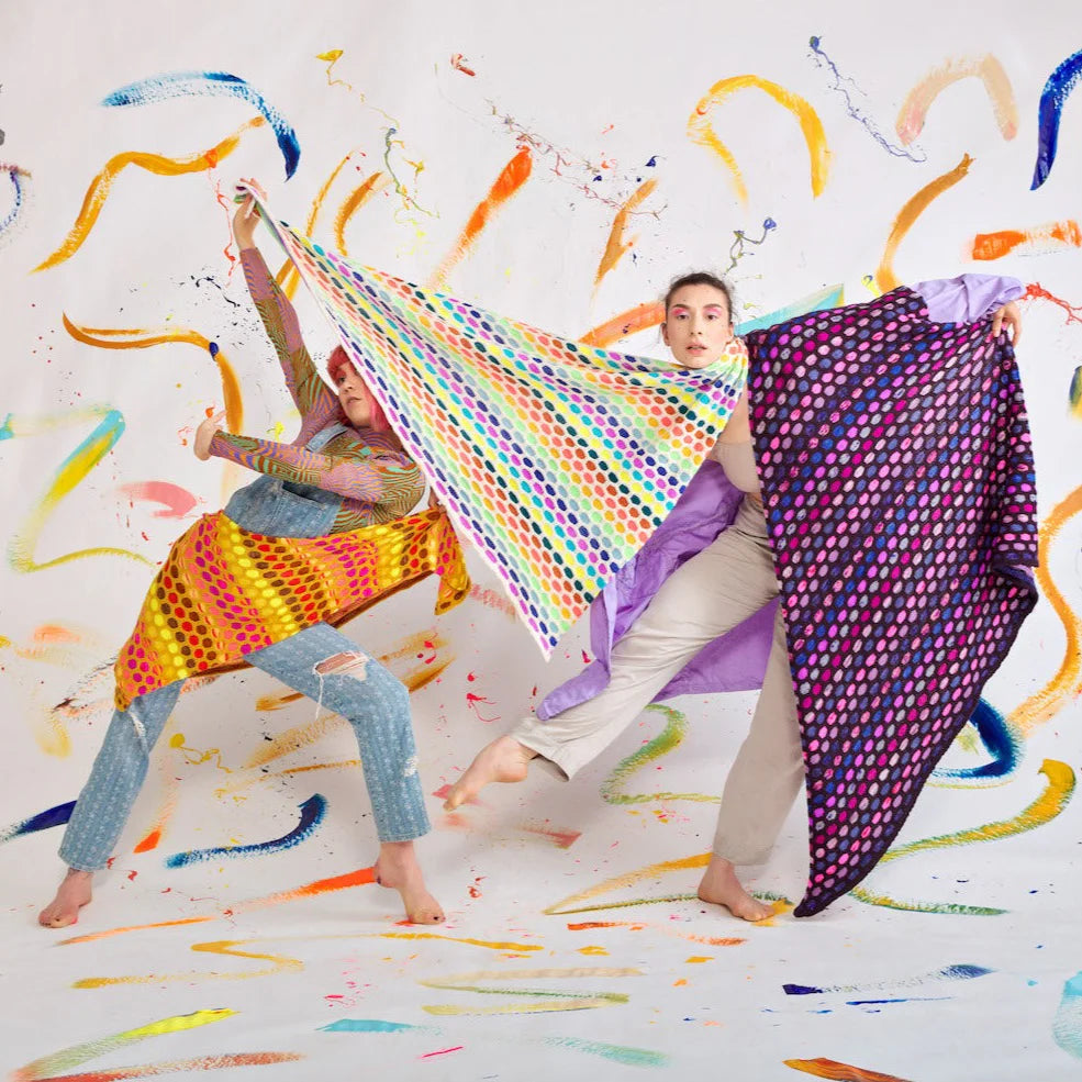 Stephen West - Painting shawls